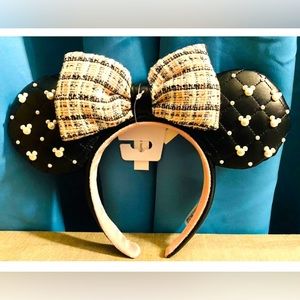 NWT Disney Parks Minnie Mouse Black Faux Leather Pearls Tweed Pink Bow Ears